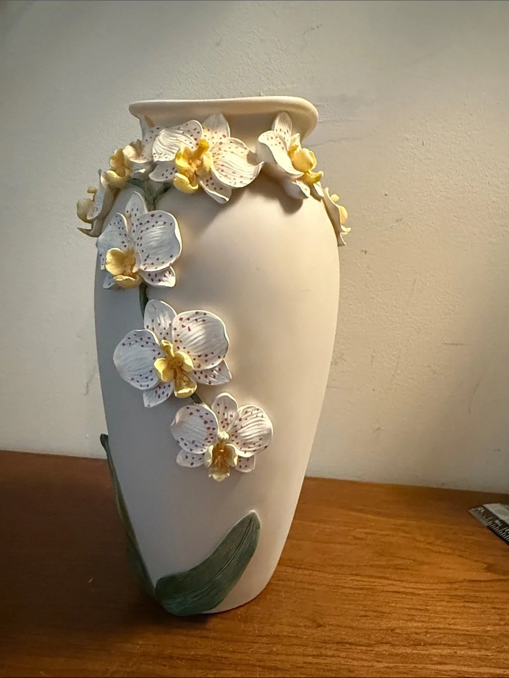 Vintage Orchid Vase 3d